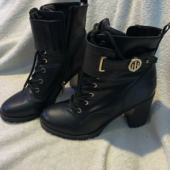 Tommy Hilfiger Boots-7.5 - Picture 2 of 6